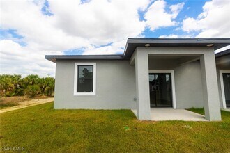 1266 Milwaukee Blvd in Lehigh Acres, FL - Foto de edificio - Building Photo