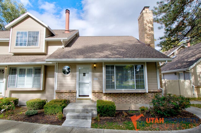 property at 687 E Countryside Ct