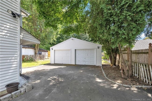 11 Hallmark Pl in Stamford, CT - Building Photo - Building Photo