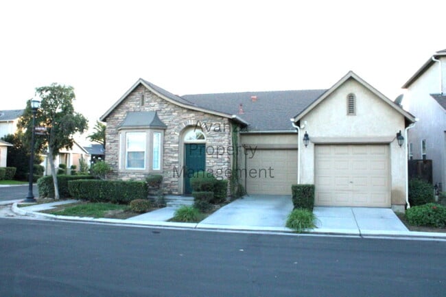 4071 W Peach Tree Ln in Fresno, CA - Building Photo - Building Photo