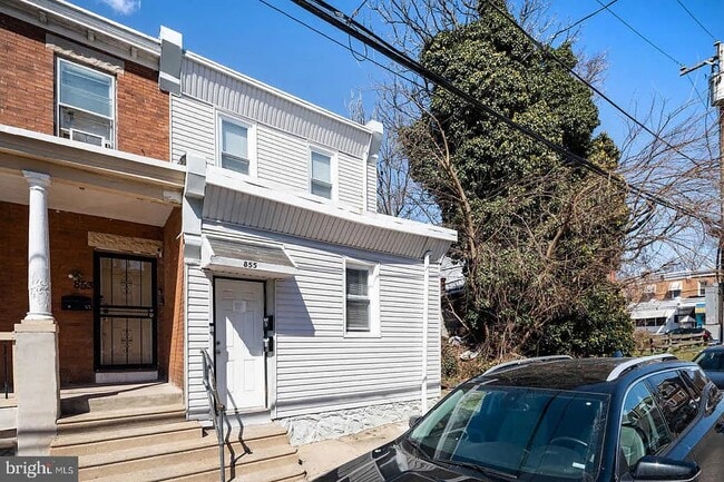 855 E Locust Ave, Unit A in Philadelphia, PA - Foto de edificio - Building Photo