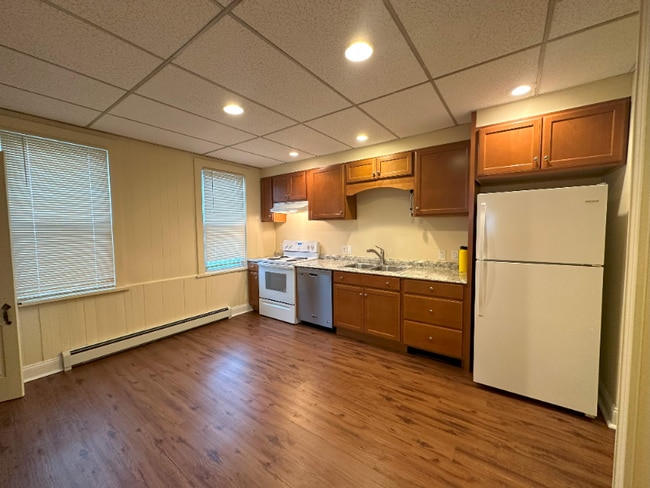 952 Cherry St, Unit 101 in Danville, PA - Foto de edificio - Building Photo