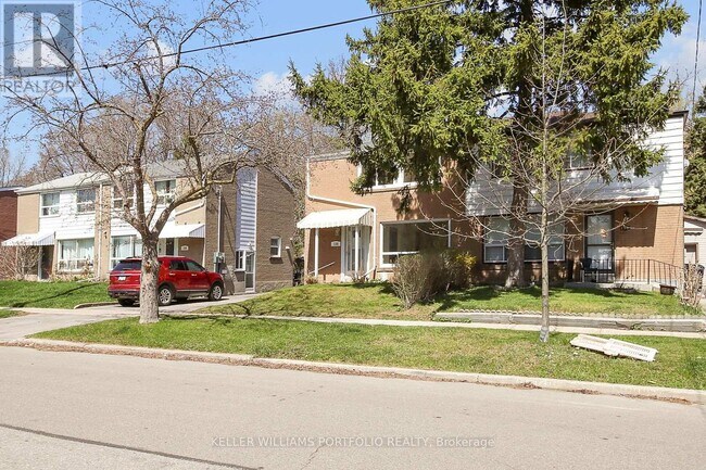 156 Woodfern Dr in Toronto, ON - Building Photo - Building Photo
