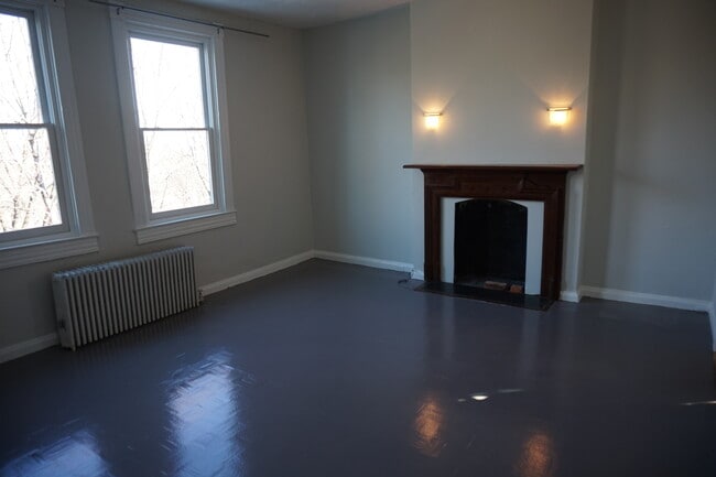 1918 Mount Royal Ter, Unit 3