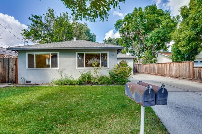 32 Annie Laurie Ave-Unit -32 in Mountain View, CA - Building Photo - Building Photo