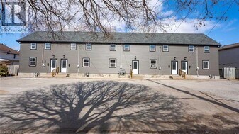 57 Winniett St in Brantford, ON - Building Photo