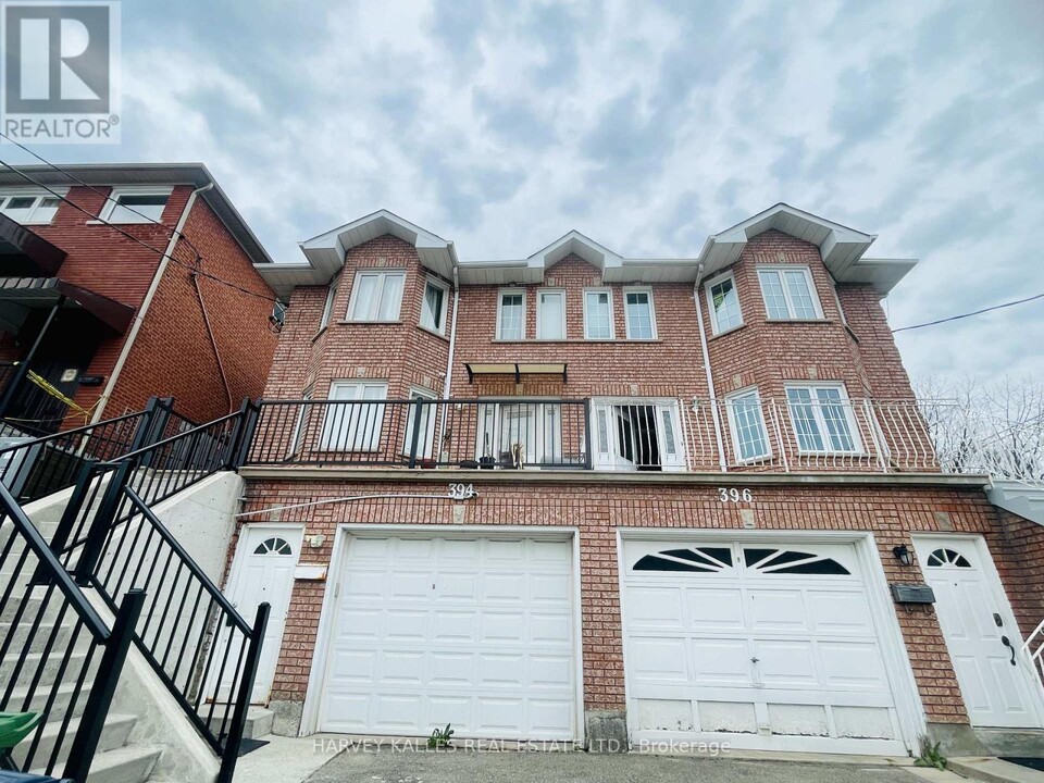394 Caledonia Rd in Toronto, ON - Building Photo
