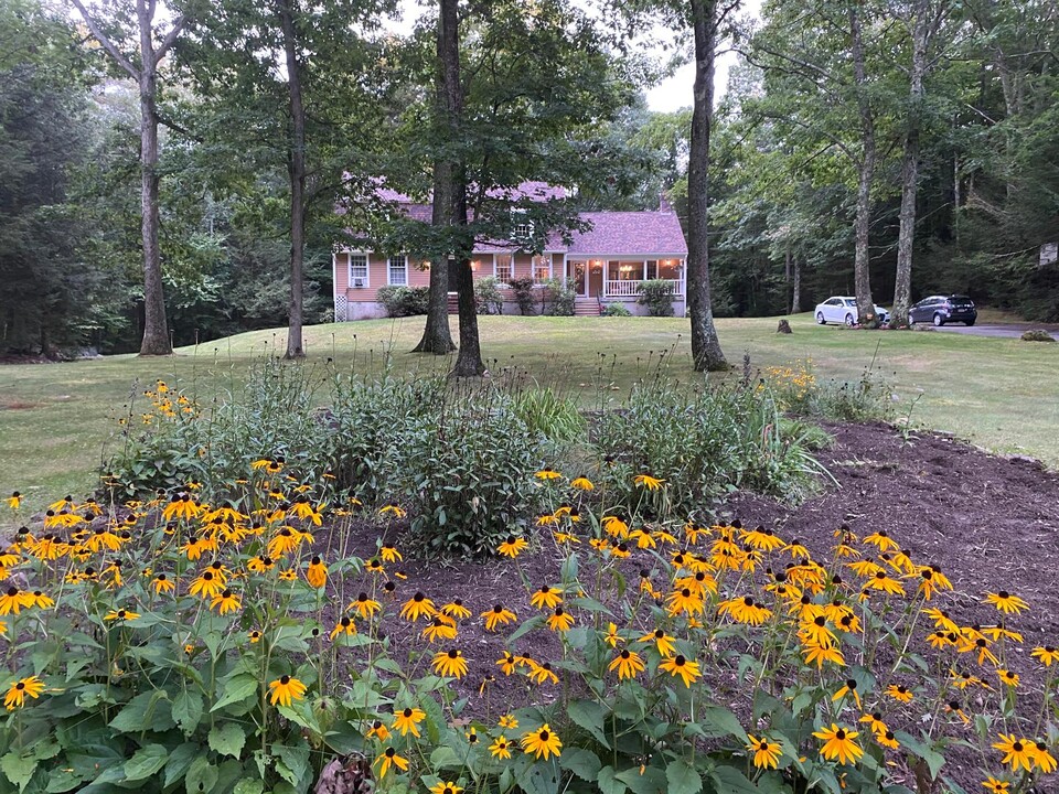 75 Barre Rd in Hubbardston, MA - Foto de edificio