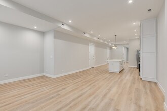 864 N State St in Chicago, IL - Building Photo - Building Photo