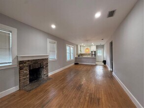 307 W Crest Ave in Tampa, FL - Building Photo - Building Photo