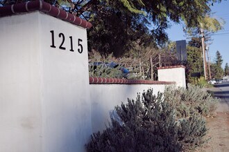 1215 Altamead Dr in Los Altos, CA - Building Photo - Building Photo