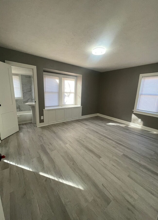 property at 308 E Madison St