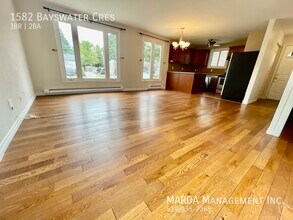 1582 Bayswater Crescent in Windsor, ON - Building Photo - Building Photo