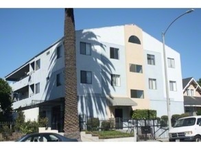 411 N Kenmore Ave in Los Angeles, CA - Building Photo - Building Photo