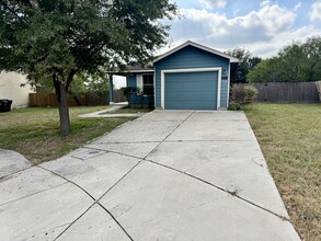 6950 Lunar Way in Converse, TX - Building Photo - Building Photo