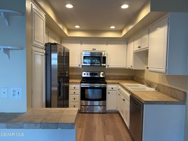 property at 3719 Summershore Ln