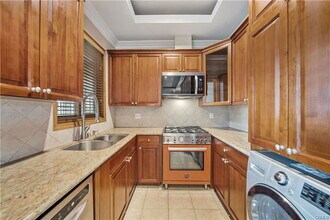 216 N Buena Vista St in Burbank, CA - Building Photo - Building Photo