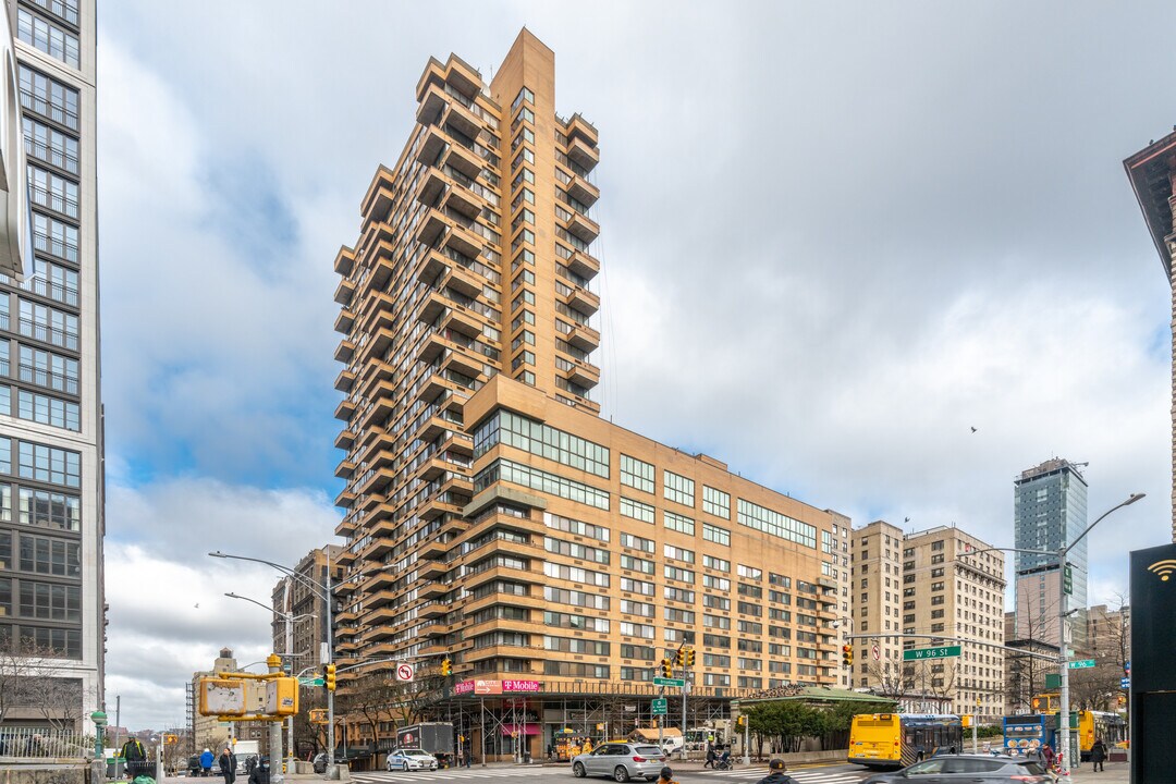 Columbia in New York, NY - Building Photo