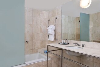 956 Washington Ave in Miami Beach, FL - Building Photo - Building Photo