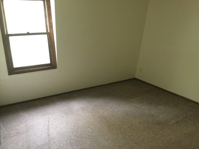 8911-B N 95th St in Milwaukee, WI - Foto de edificio - Building Photo