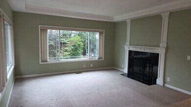 11734 82nd Ave NE in Kirkland, WA - Building Photo - Building Photo