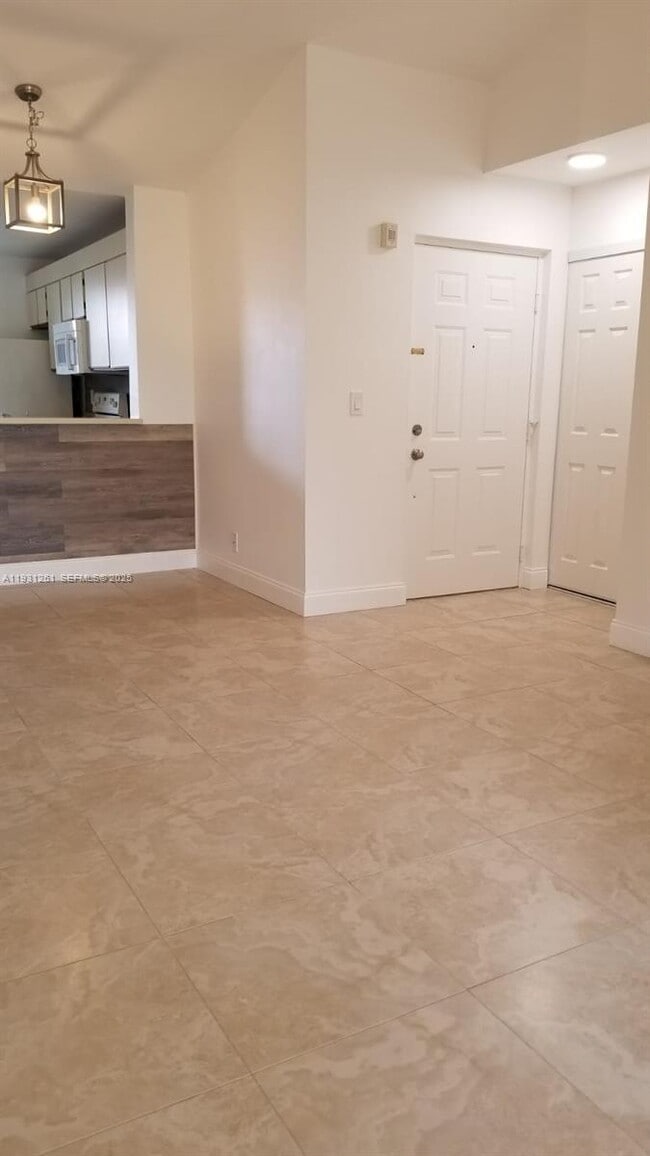 3811 NW 91st Ter in Sunrise, FL - Foto de edificio - Building Photo