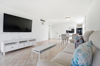 9410 Tangerine Pl in Davie, FL - Building Photo - Building Photo