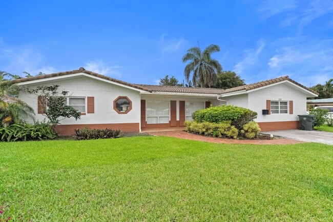 818 W Camino Real
