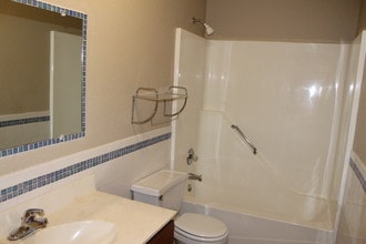 Millwood Townhomes & Apartments in Blue Springs, MO - Building Photo - Building Photo