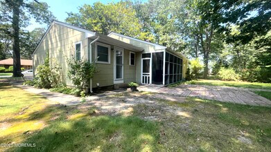 1409 Wallach Dr in Toms River, NJ - Foto de edificio - Building Photo
