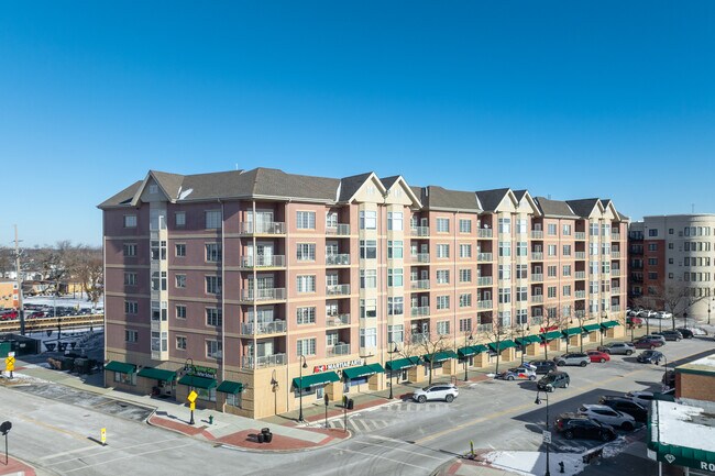 The Crossings At Franklin Station in Franklin Park, IL - Foto de edificio - Primary Photo