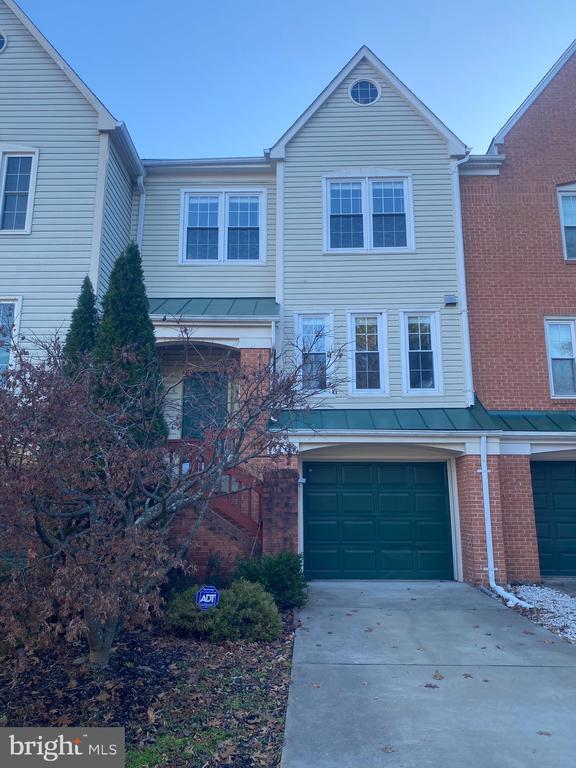 6413 Knapsack Ln in Centreville, VA - Building Photo - Building Photo