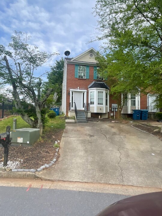 3720 Regency Park Dr in Duluth, GA - Building Photo