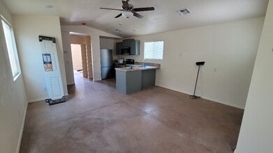 1490 Tonto Dr in Bullhead City, AZ - Building Photo - Building Photo