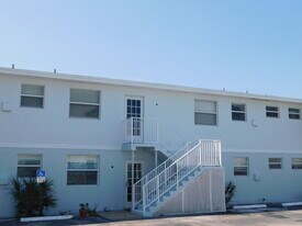 741 Hummingbird Way in North Palm Beach, FL - Building Photo