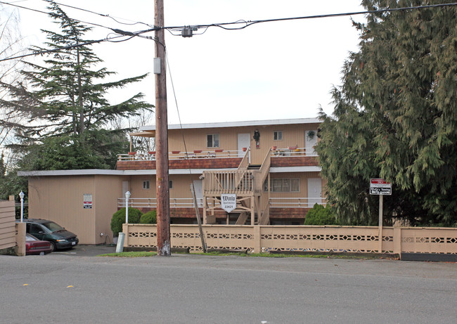 Winlo Apartments in Des Moines, WA - Building Photo - Building Photo