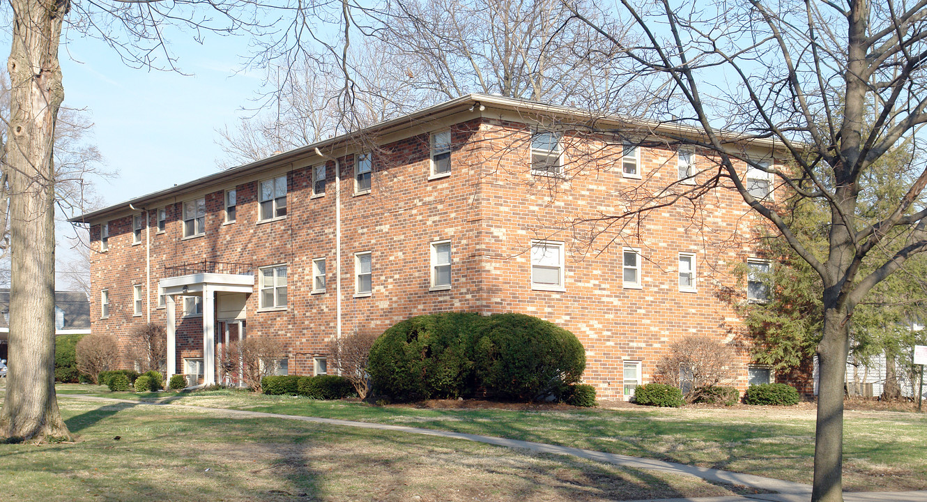 Augusta Manor in Indianapolis, IN - Building Photo