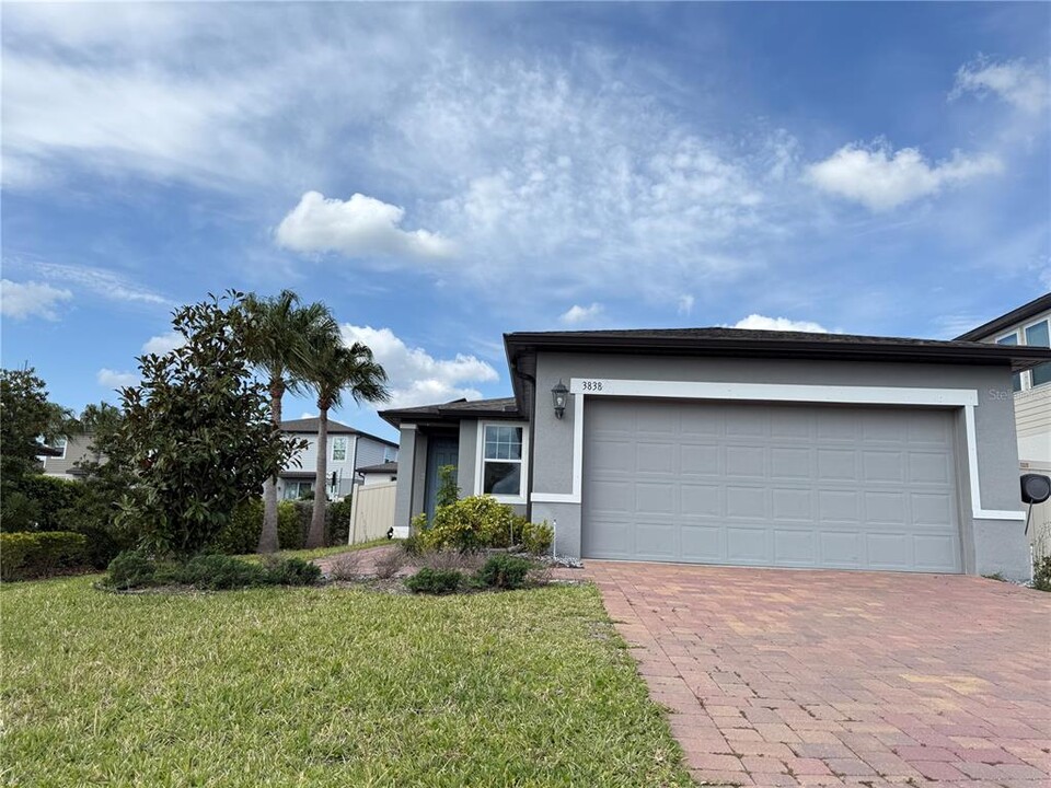 3838 Marbella Way in Davenport, FL - Foto de edificio