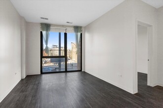 830 N Milwaukee Ave in Chicago, IL - Building Photo - Building Photo