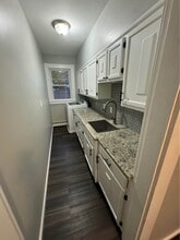 98 Broadway, Unit 2 in Haverhill, MA - Foto de edificio - Building Photo