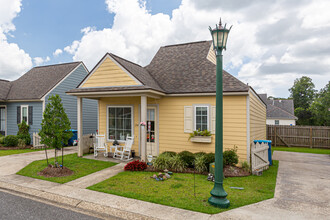 The Cottage at East Broussard in Lafayette, LA - Foto de edificio - Building Photo