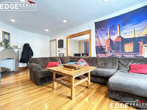 27 S Crescent Circuit in Boston, MA - Building Photo - Building Photo