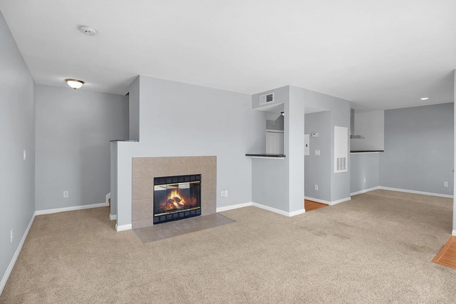 2090 Highpointe Dr in Corona, CA - Building Photo - Building Photo