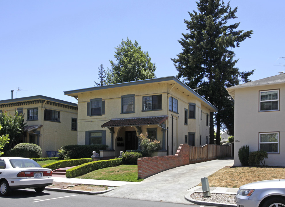 818 Cowper St in Palo Alto, CA - Foto de edificio