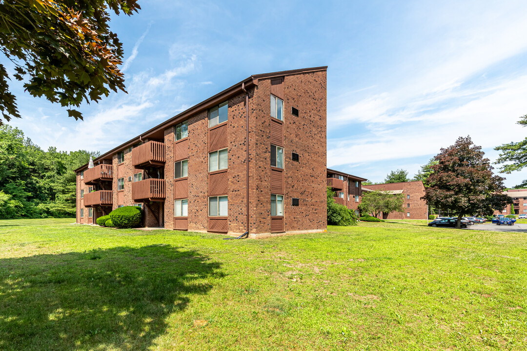 Avon Woods Apartments in Avon, CT - Building Photo