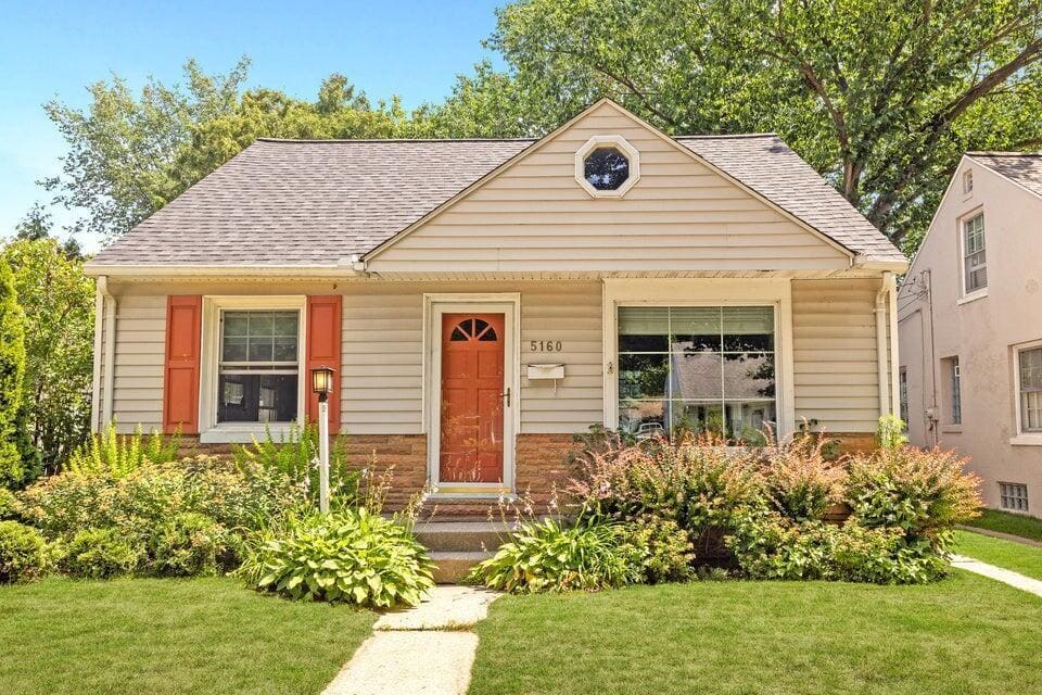 5160 N Bay Ridge Ave in Whitefish Bay, WI - Building Photo