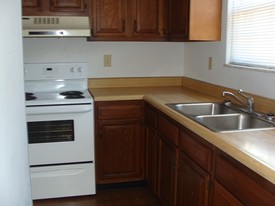 1001 College Ave Apartment Complex in Alton, IL - Foto de edificio - Interior Photo