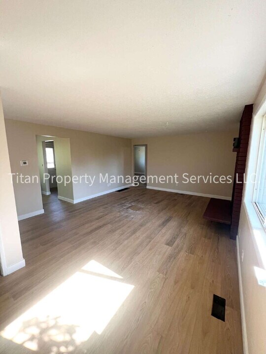 1229 Johnson St in Oregon City, OR - Building Photo