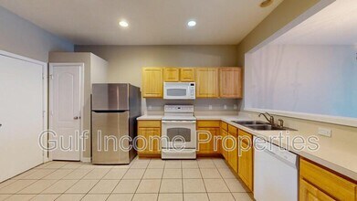 8331 72nd St E in Bradenton, FL - Foto de edificio - Building Photo