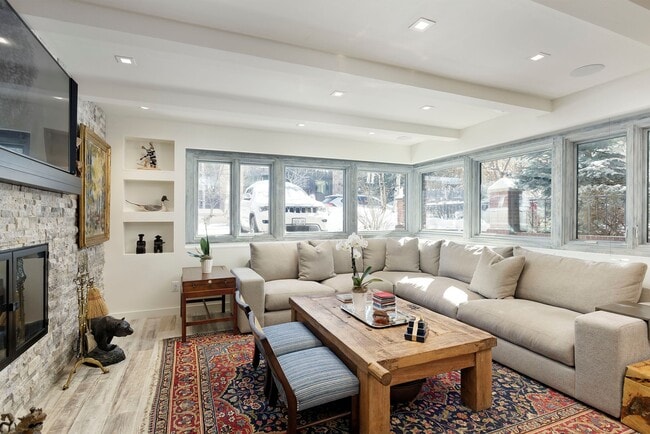 525 S Original St in Aspen, CO - Building Photo - Building Photo